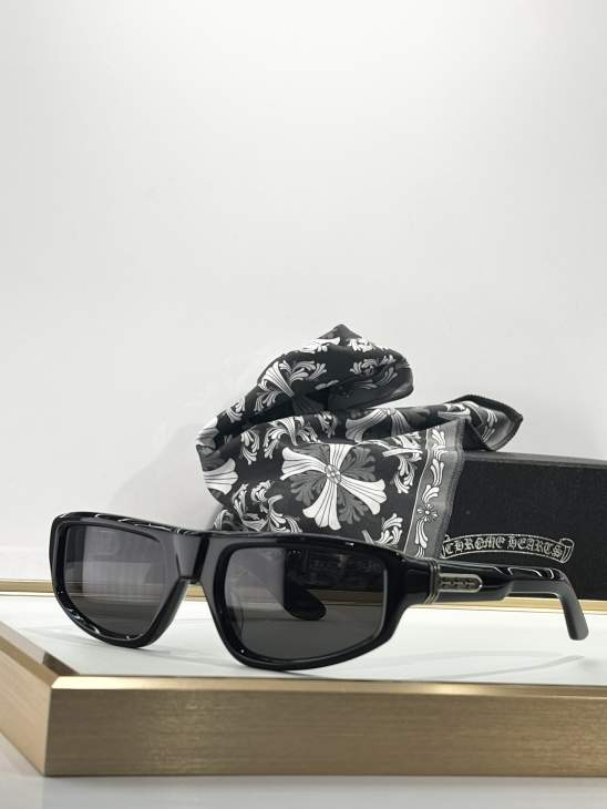 Picture of Chrome Hearts Sunglasses _SKUfw76704334fw